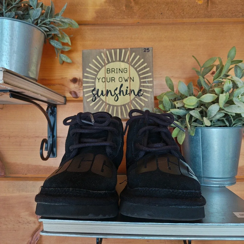 UGG Boots NEUMEL II Scatter 1134960K Youth Unisex 2 Black Graphic Chukka Leather